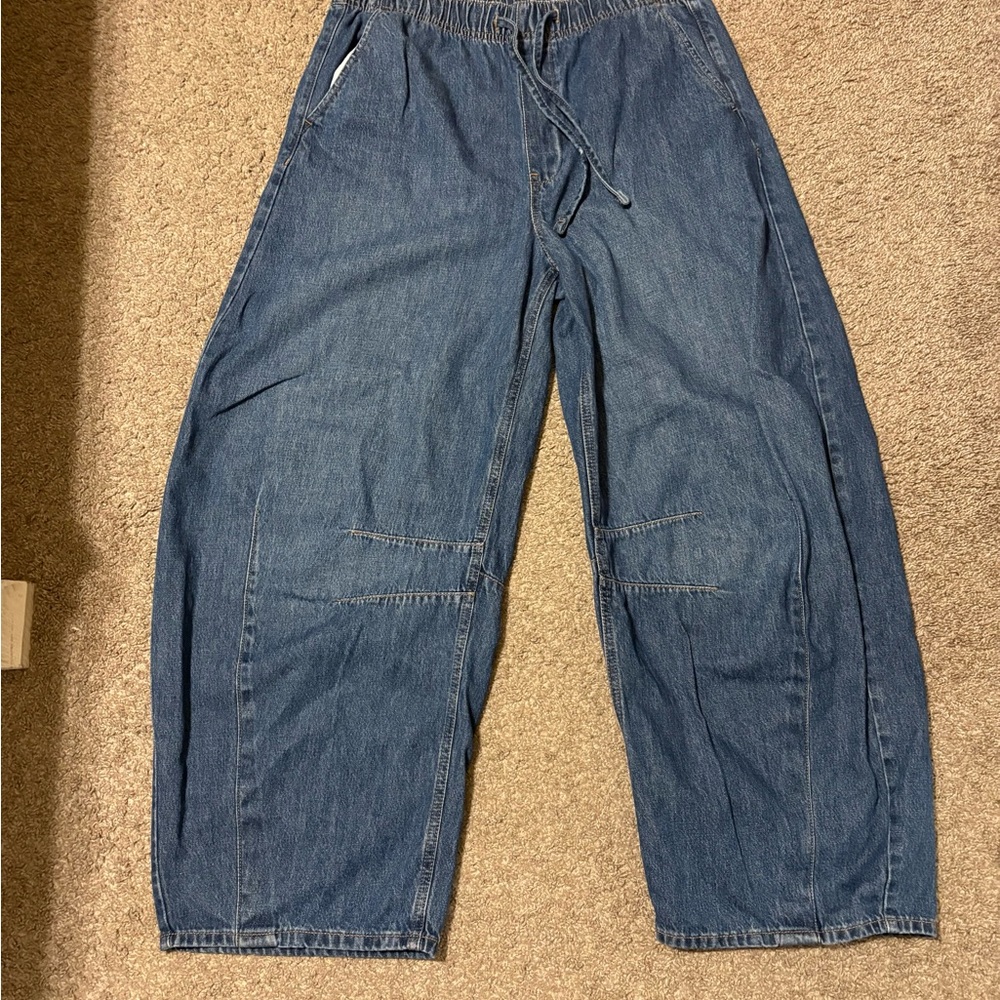 Old Navy pull on barrel jeans